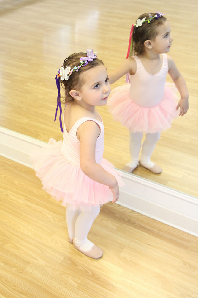 shutterstock_littlegirlballet