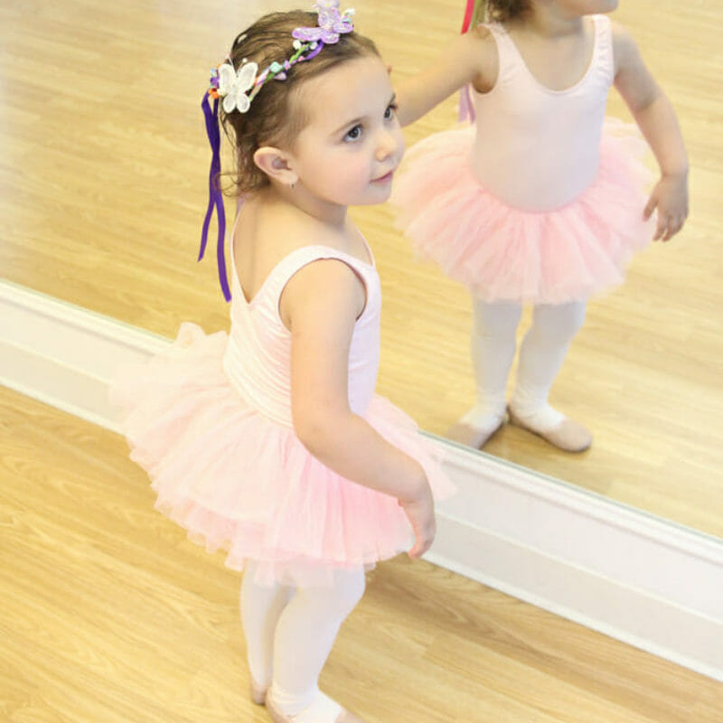 shutterstock_littlegirlballet